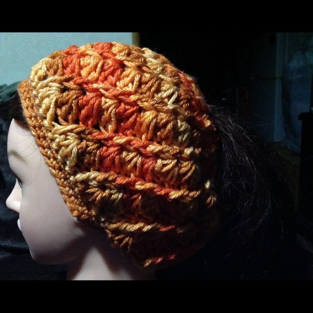 Crochet messy bun /ponytail beanie NWOT/SOLD